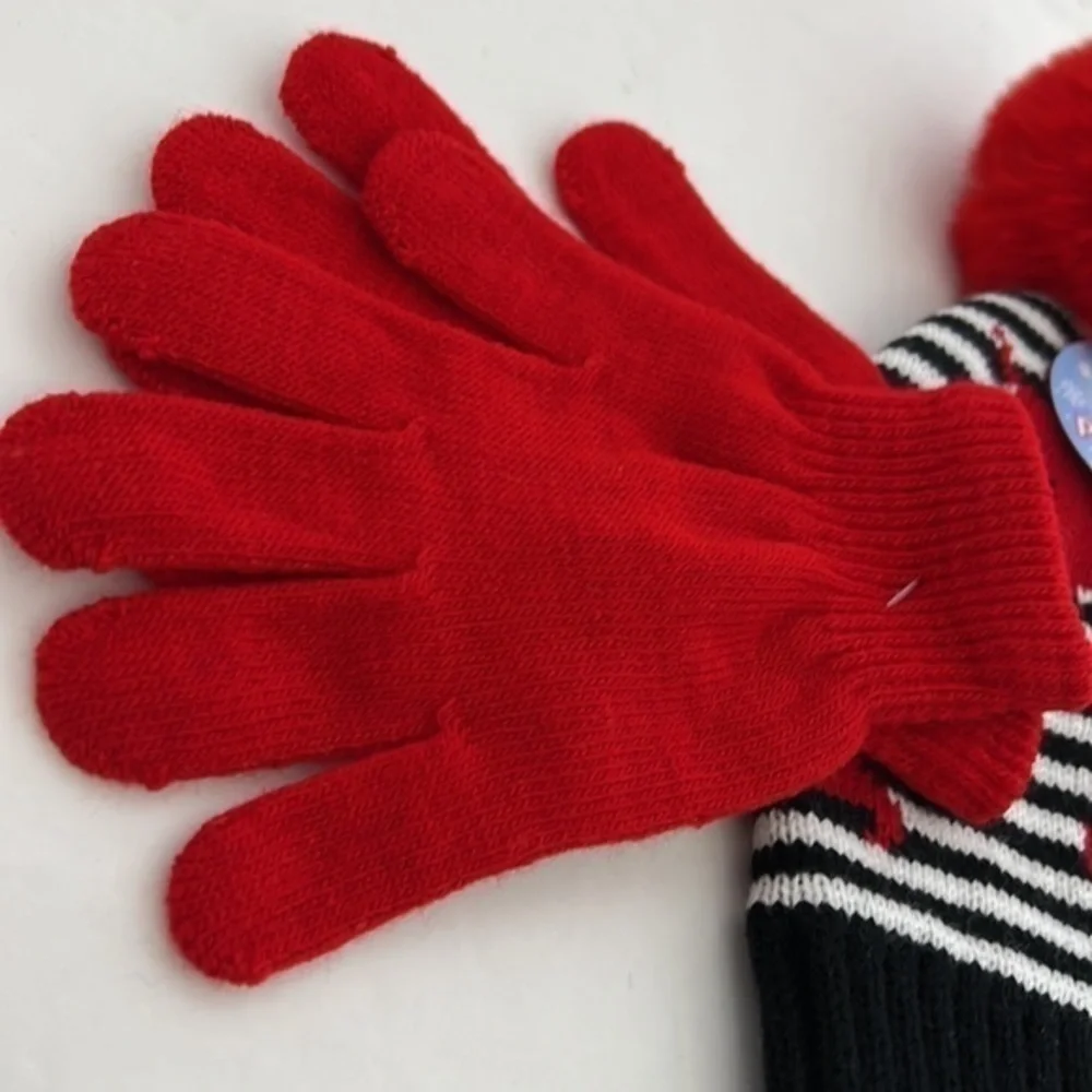 CRUSH APPAREL INC, HAT AND GLOVE SET